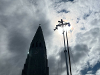 La police de la capitale défend les tours de vidéosurveillance « laides » du centre-ville de Reykjavik